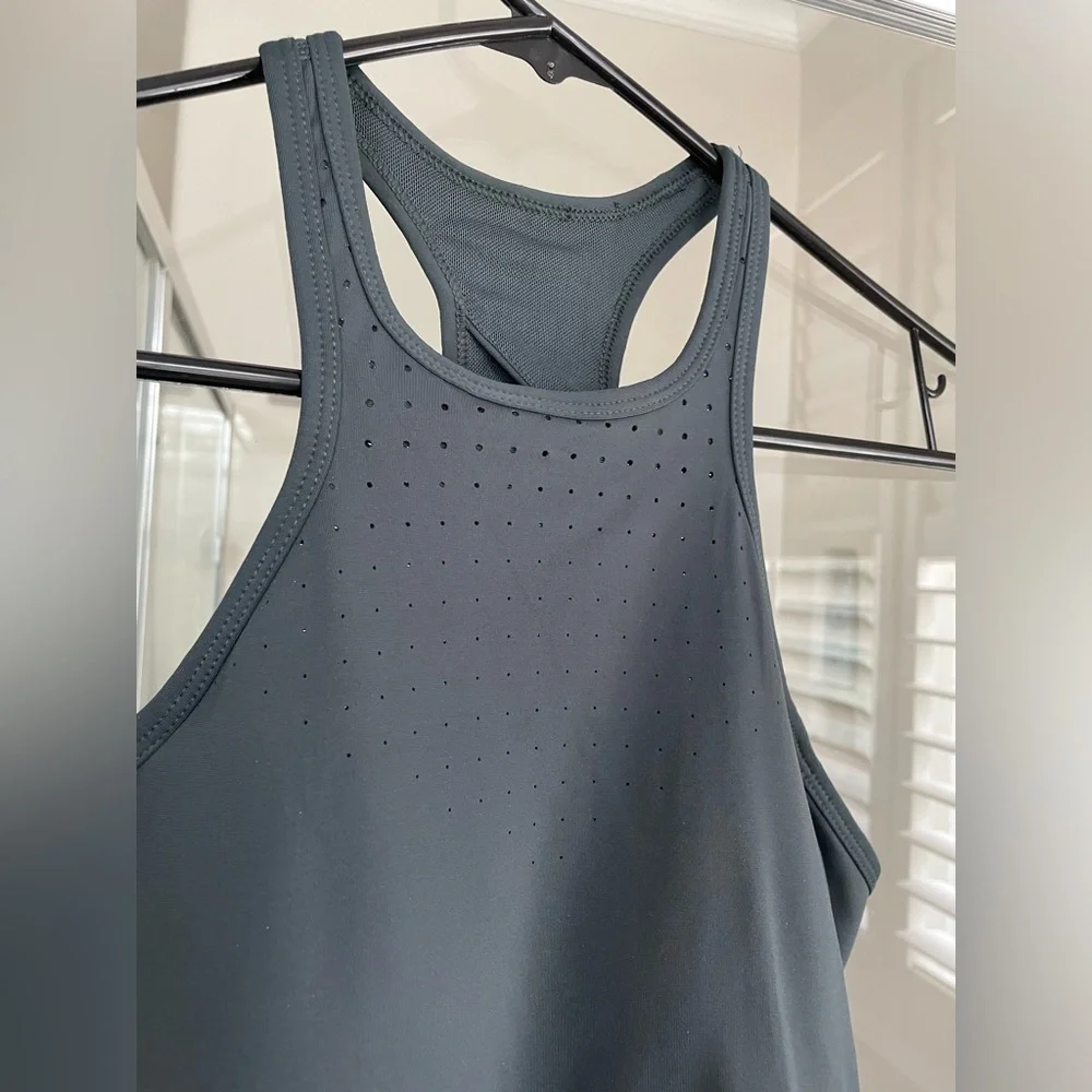 Nike Women's Racerback Tank with Built in Bra - Small - Picture 8 of 11